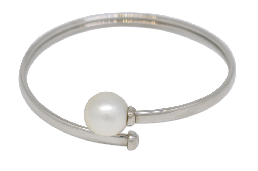 9ct White Gold Spring Bangle with 13.2mm Pearl • Buy Pearls • Pearl ...